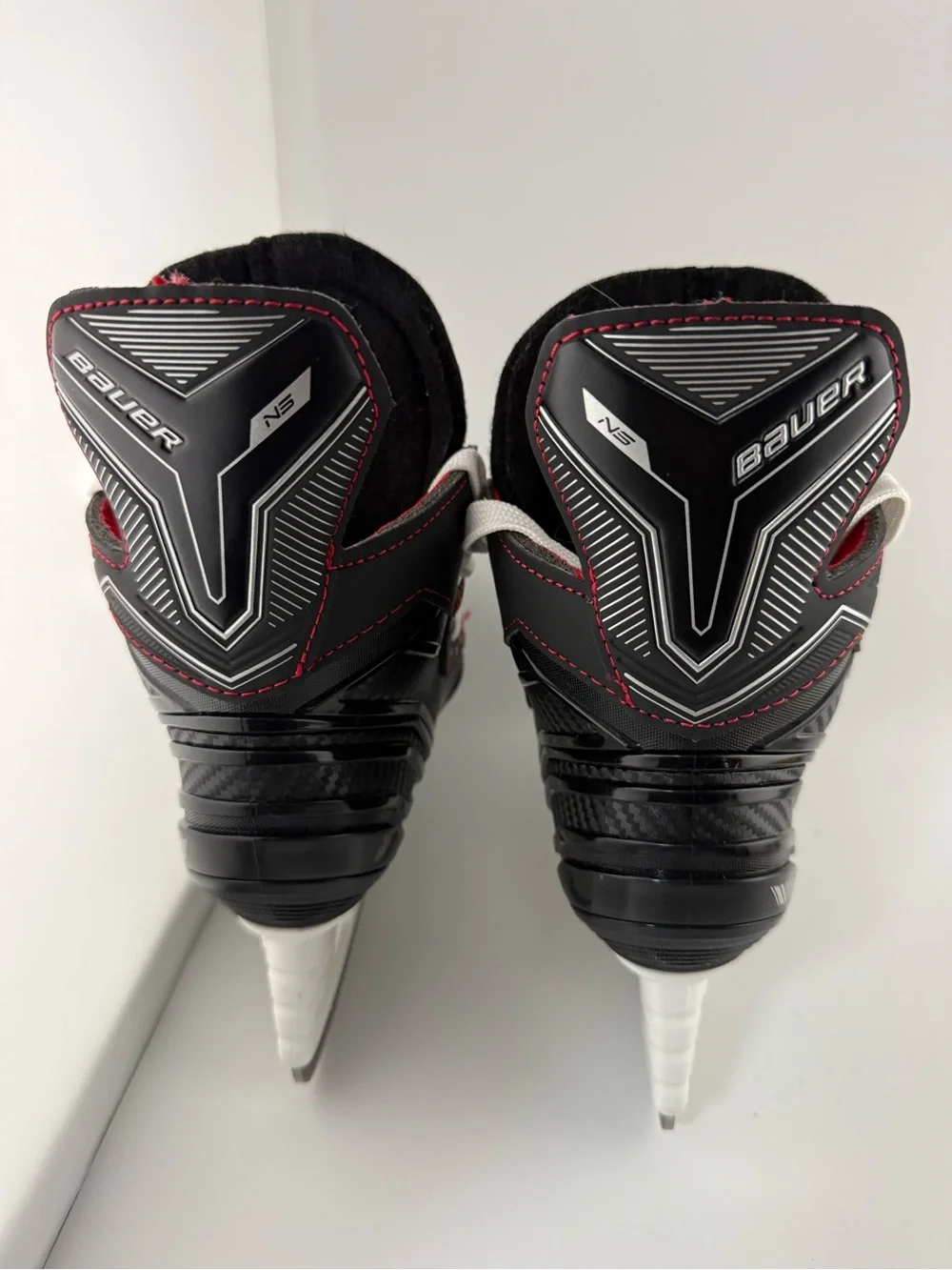 Bauer NS Youth Hockey Skates Size 9Y - Excellent Condition with Pink Soakers